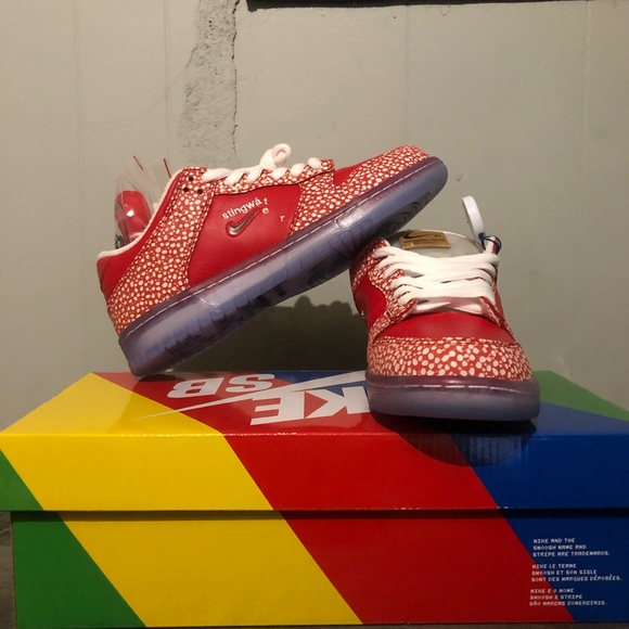 Nike SB Dunk Low x Stingwater Magic Mushroom - Picture 6 of 12